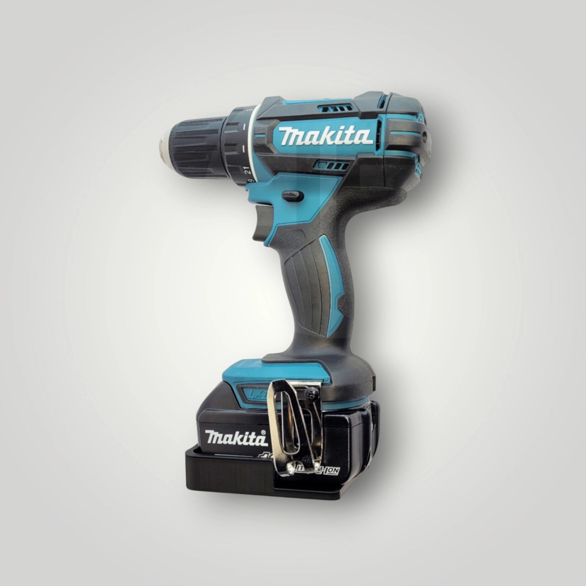 Praktischer Halter für Akkuschrauber/Schlagschrauber – ordentliche und stabile Befestigung an der Werkstattwand