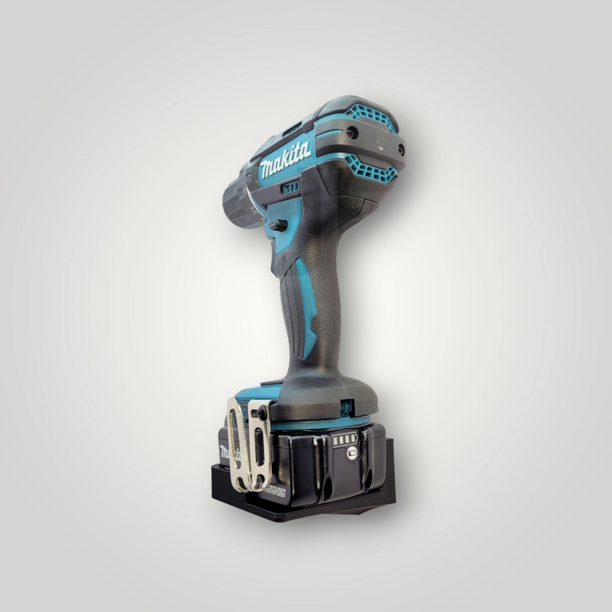 Praktischer Halter für Akkuschrauber/Schlagschrauber – ordentliche und stabile Befestigung an der Werkstattwand