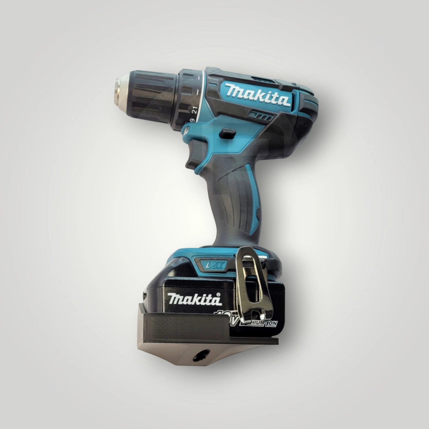 Robuster Universalhalter für Akkuschrauber und Schlagschrauber – platzsparende Halterung für Werkstatt und Baustelle