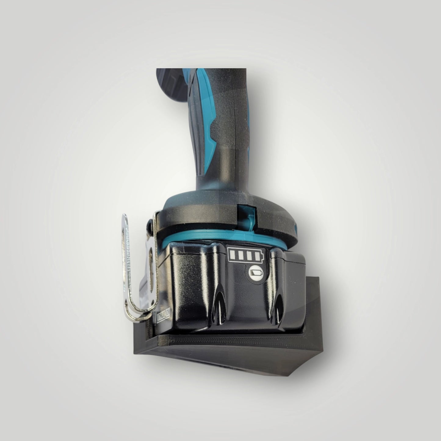 Praktischer Halter für Akkuschrauber/Schlagschrauber – ordentliche und stabile Befestigung an der Werkstattwand