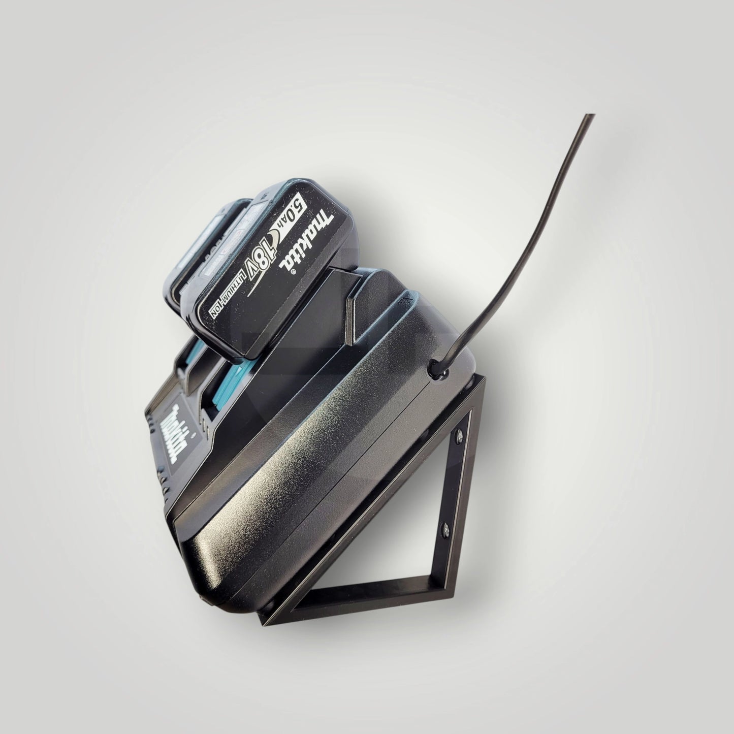 Praktischer Wandhalter für Makita DC18RD – Ordnung und Stabilität im Gerätehaus