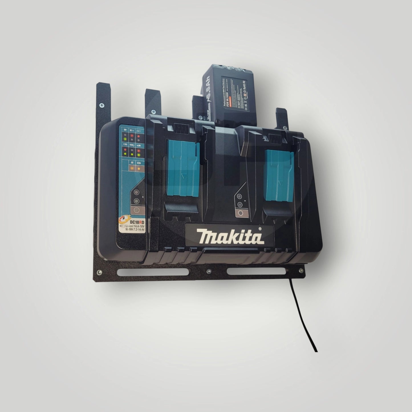 Makita Wandhalter für Ladegerät DC18RC / DC18RD mit Akkuhalter – Ordnung und Sicherheit in der Werkstatt