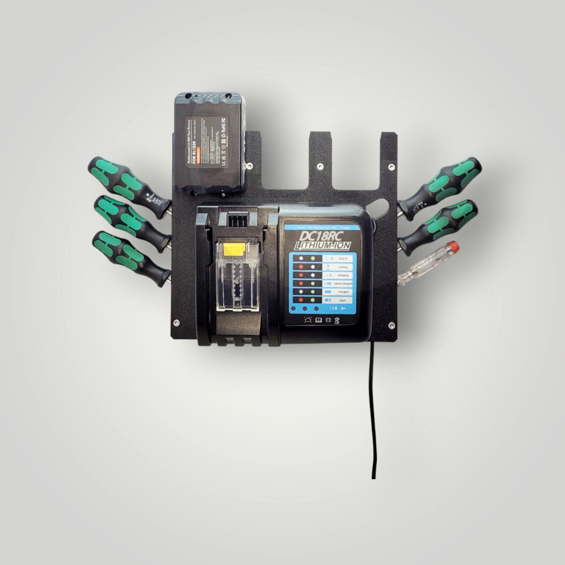 Praktischer Wandhalter Ladegerät DC18RC und 3 Akkuhalter – robuste Halterung für Makita Akkus und Ladegerät
