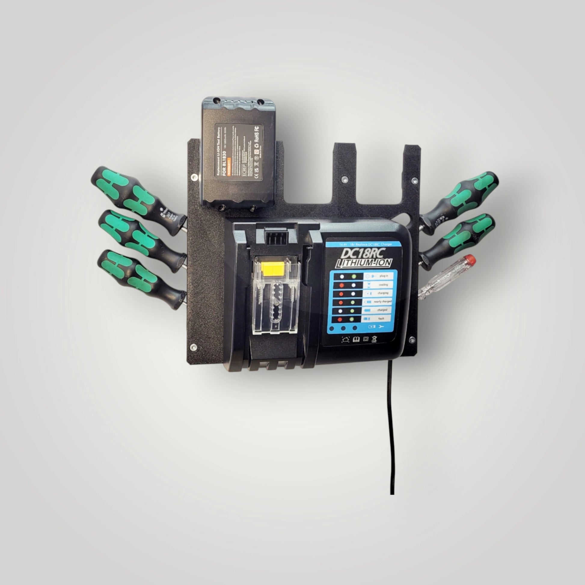 Wandhalter für Makita Akkus und Ladegerät DC18RC – stabile 3-fach Halterung für Werkstatt und Baustelle