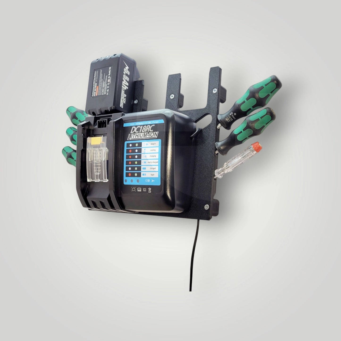 Wandhalter für Makita Akkus und Ladegerät DC18RC – stabile 3-fach Halterung für Werkstatt und Baustelle