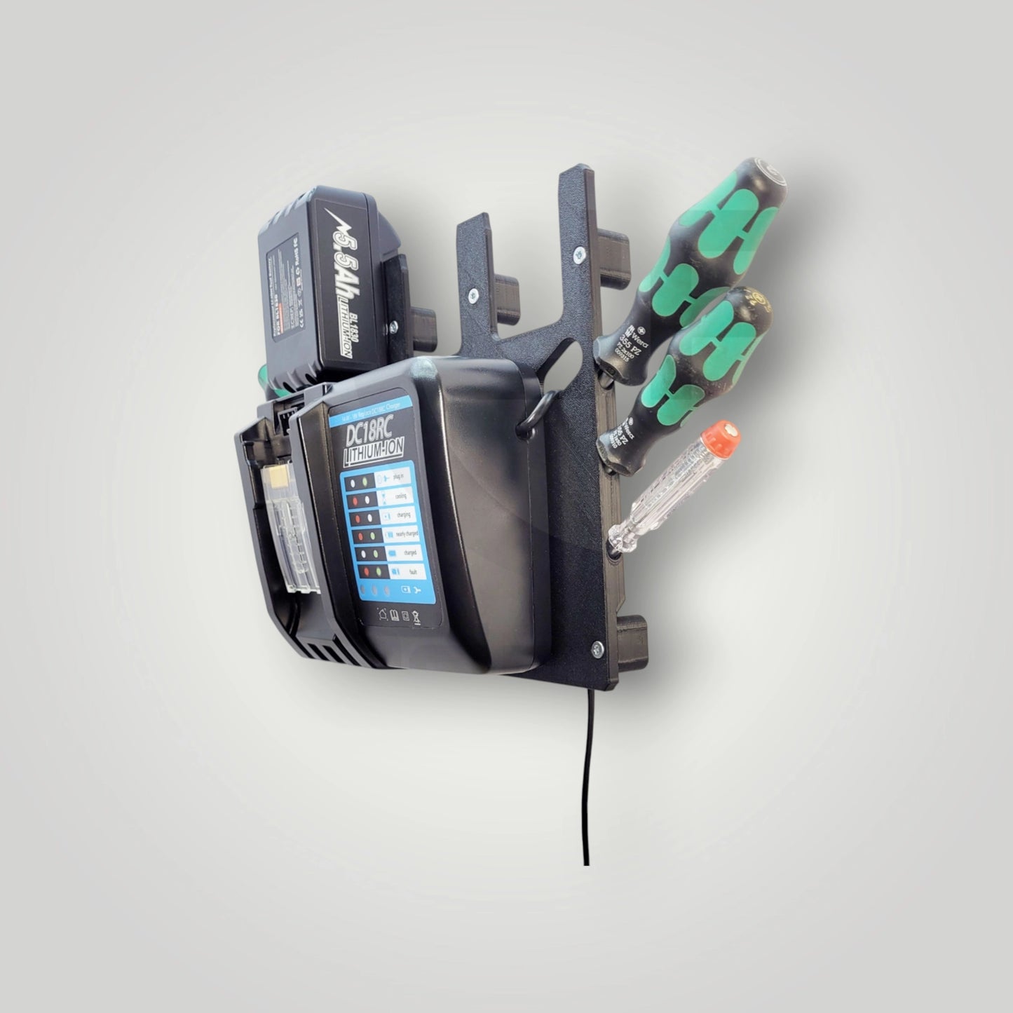 Wandhalter für Makita Akkus und Ladegerät DC18RC – stabile 3-fach Halterung für Werkstatt und Baustelle